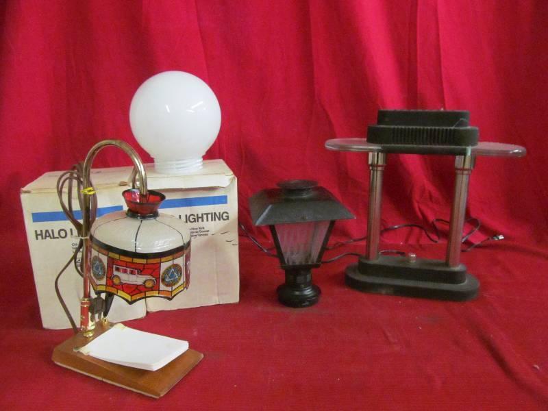 lot 233 image: light globes, lamp post light