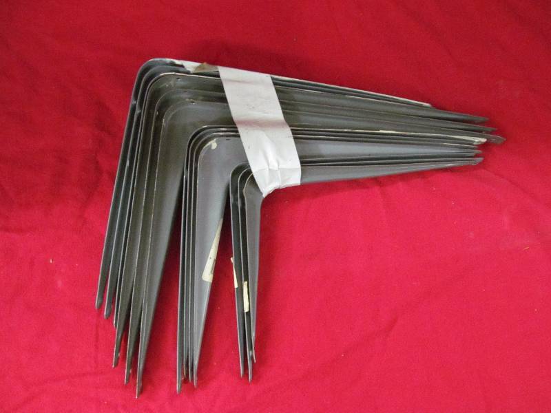 lot 259 image: shelf brackets