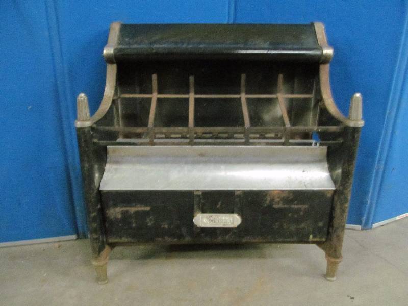 lot 271 image: vintage Coleman heater