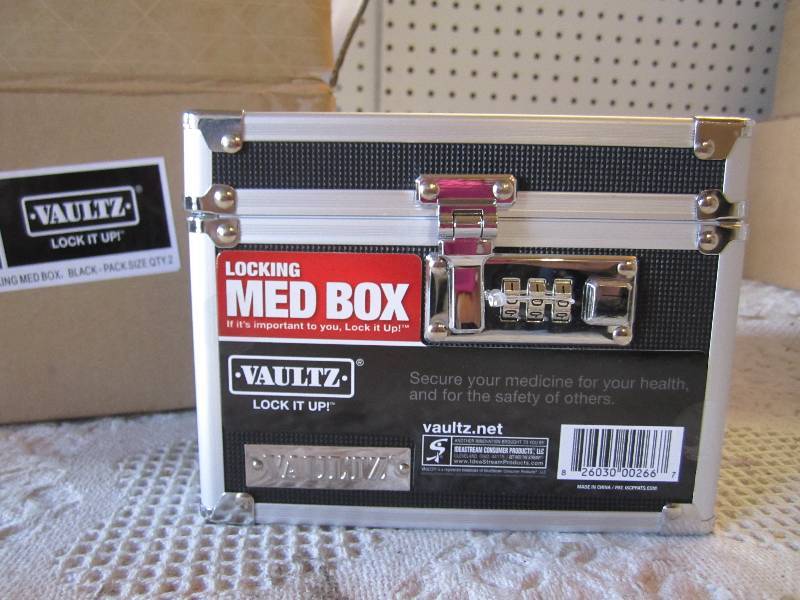 Lot of 2 Vaultz Locking 4x6 Medicin...