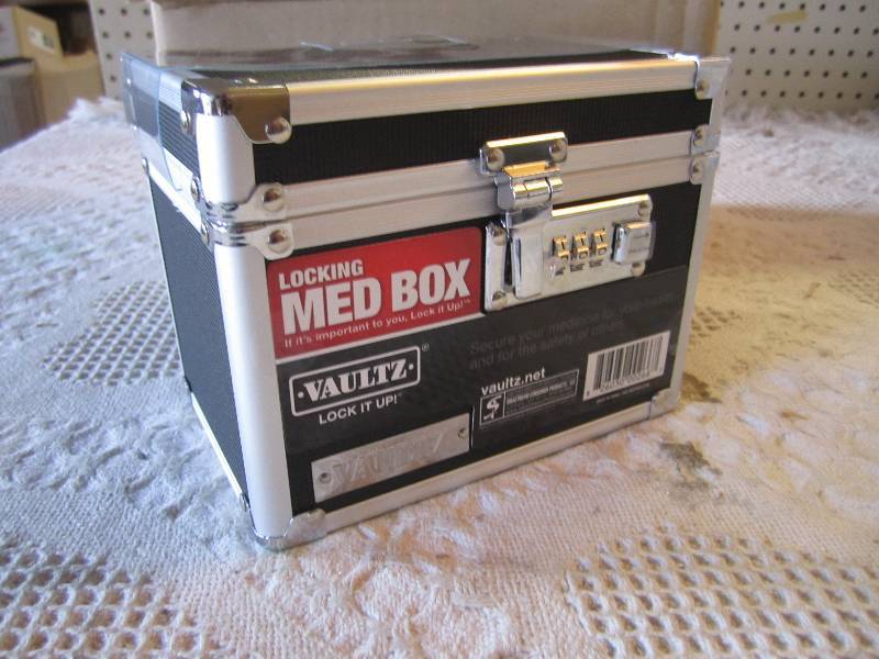 Lot of 2 Vaultz Locking 4x6 Medicin...