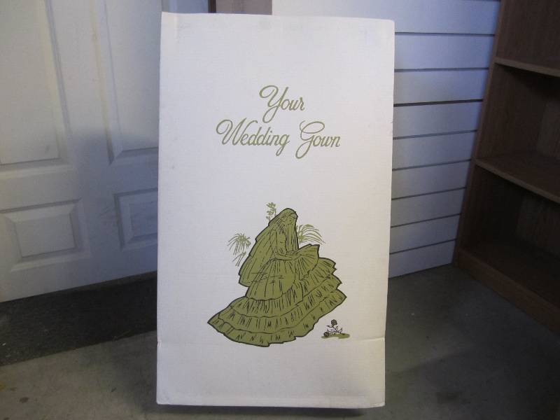 Wedding Gown Size 14 Very nice look...