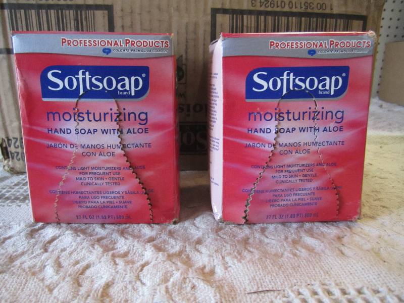 Case of 12 Softsoap Moisturizing Ha...