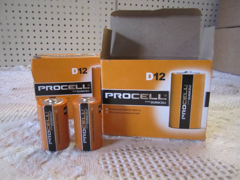 Lot of 24 Duracell ProCell D Batter...
