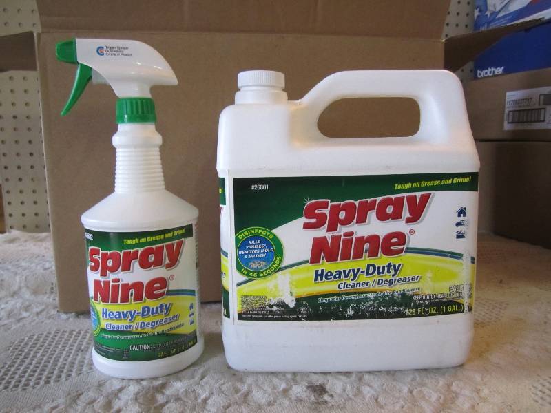 2 Refills  4 Spray Bottles of Spra...