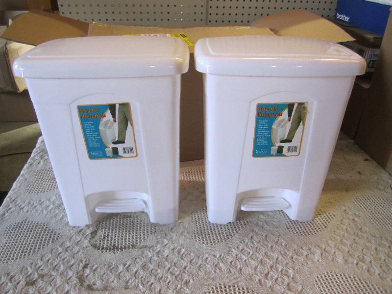 Lot of 2 Step-On Receptacles 4 Gall...