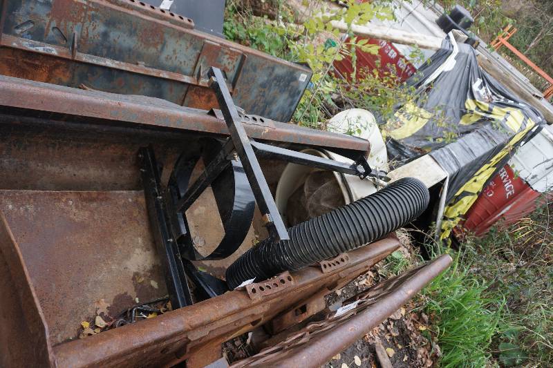 lot 6 image: Trac Vac LeafLandscape Collection Bagger Attachment