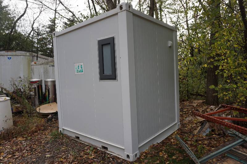 lot 4 image: Freeport Portable RestroomBathroom With Shower BRAND NEW