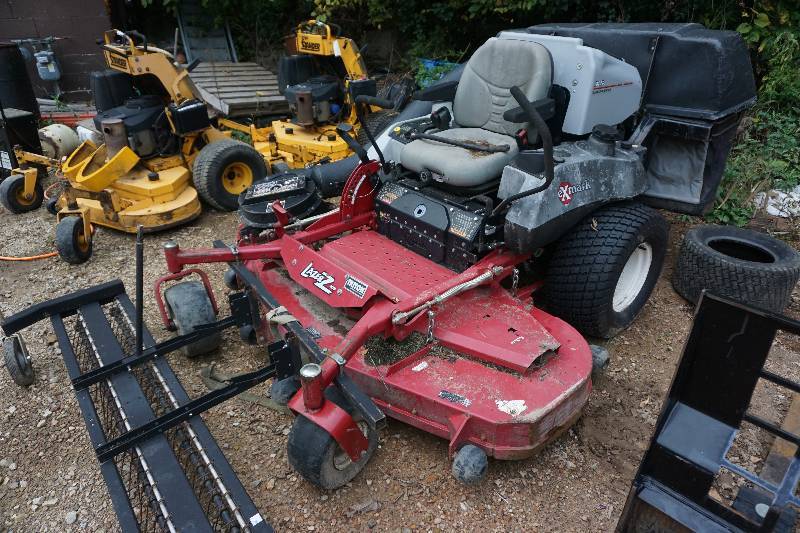 lot 3 image: Exmark Lazer ZXS Commercial Zero Turn Lawn Mower