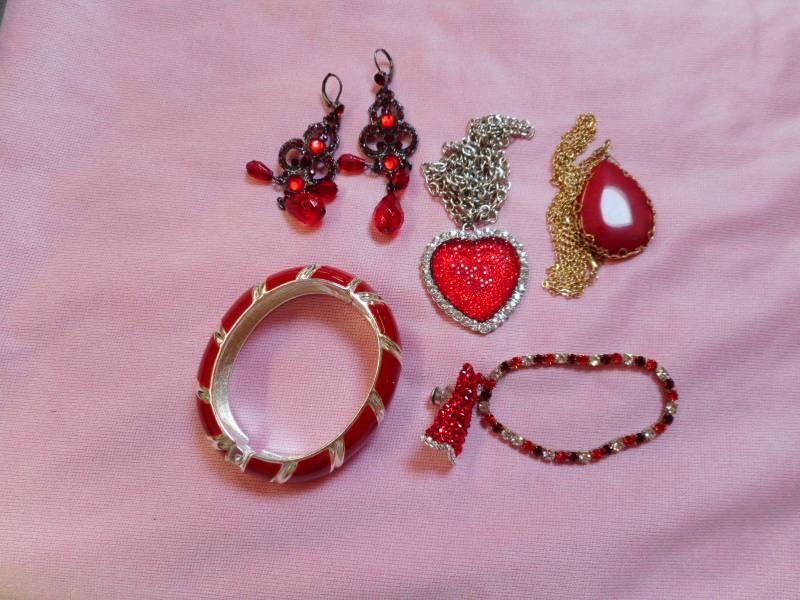 RED THEMED JEWELRY
