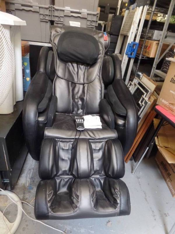 DELUXE MASSAGE CHAIR FROM BROOKSTONE