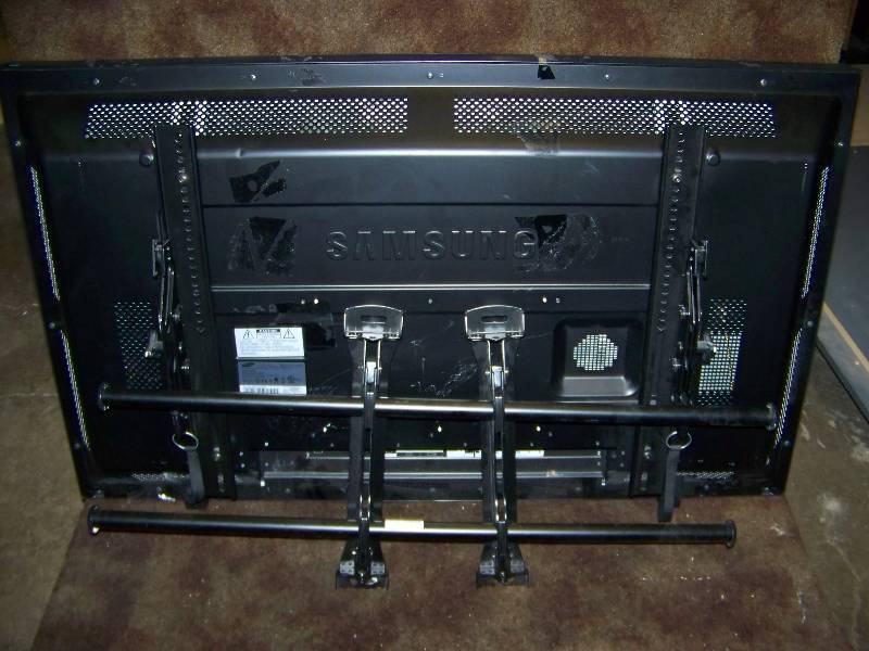 lot 5 image: 46, Samsung, SyncMaster, LCD, Full HD (1080p), Multimedia Monitor  Display with Remote Control and Chief Wall Mount