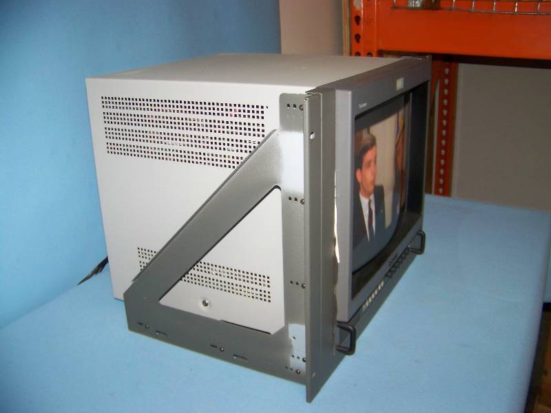 lot 72 image: 14, Sony, Trinitron, Color Video Monitor in Rack Shelf