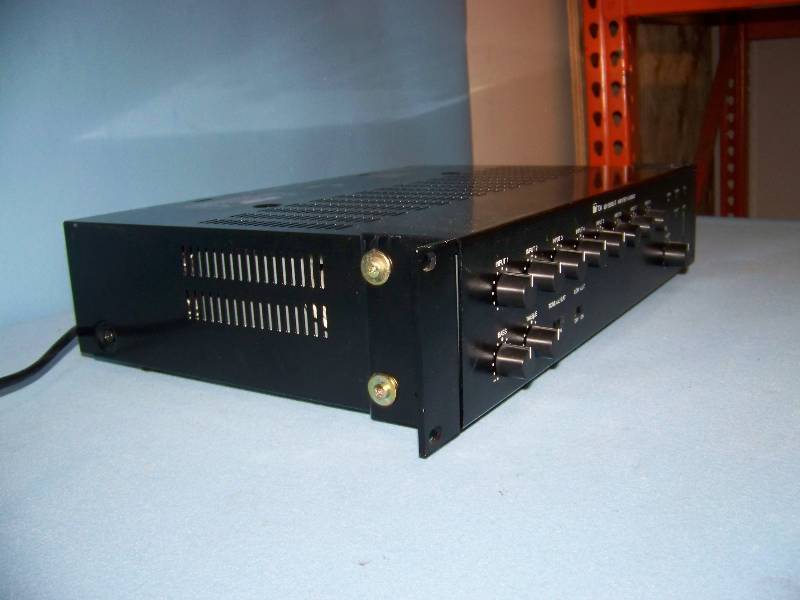 lot 60 image: TOA, 900 Series II, 8 Channel Mixer  Power Amplifier  Amp with (6) Rear Modules