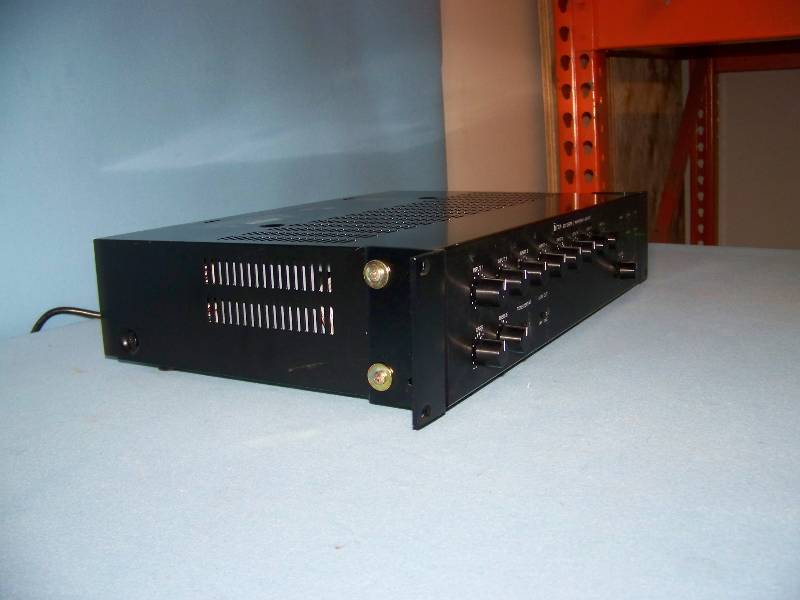 lot 61 image: TOA, 900 Series II, 8 Channel Mixer  Power Amplifier  Amp with (6) Rear Modules