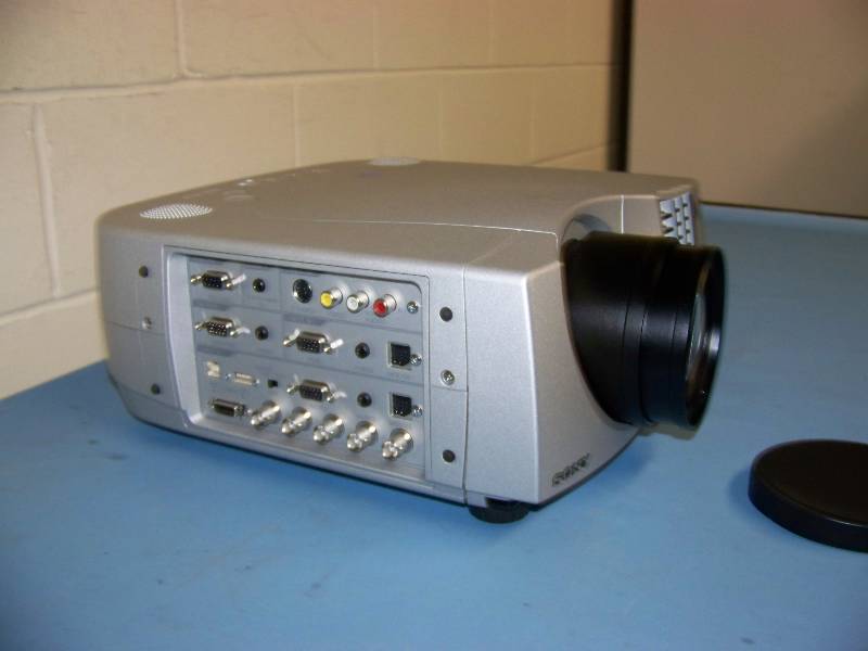 lot 20 image: Sony, VPL-PX31, LCD Projector with VPLL-ZM101, Long Throw Lens