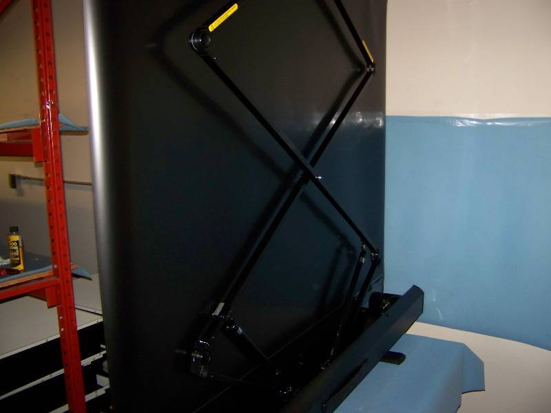 lot 36 image: Pop-Up, Movie  Projection Screen in Case