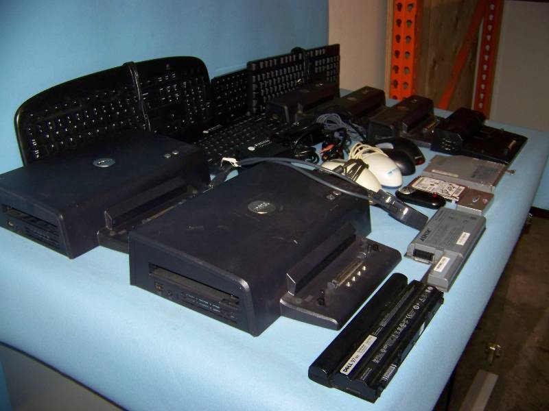lot 50 image: Miscellaneous lot of Compter  PC  Laptop items
