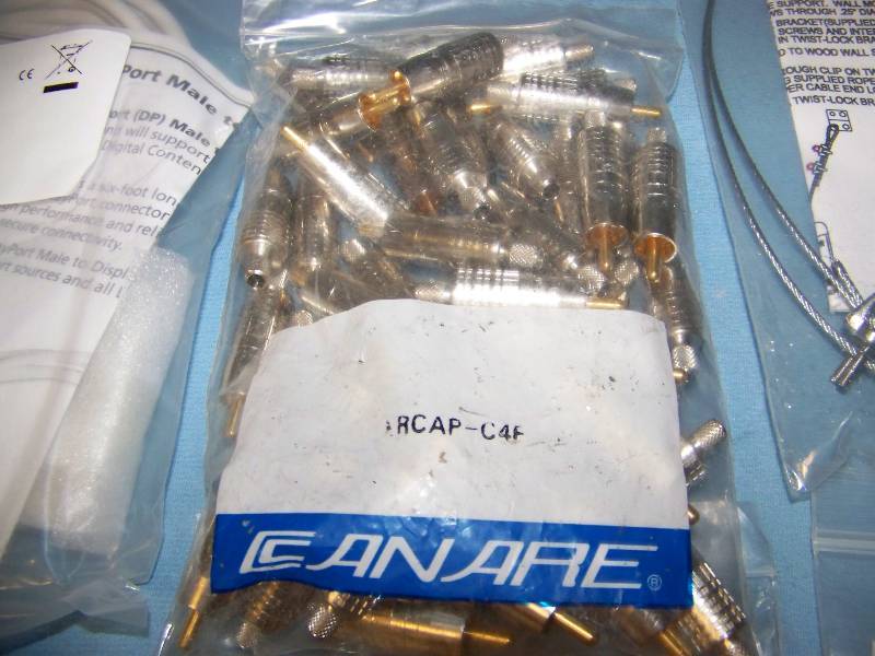 lot 86 image: Miscellaneous lot of Cables, Connectors and Adapters