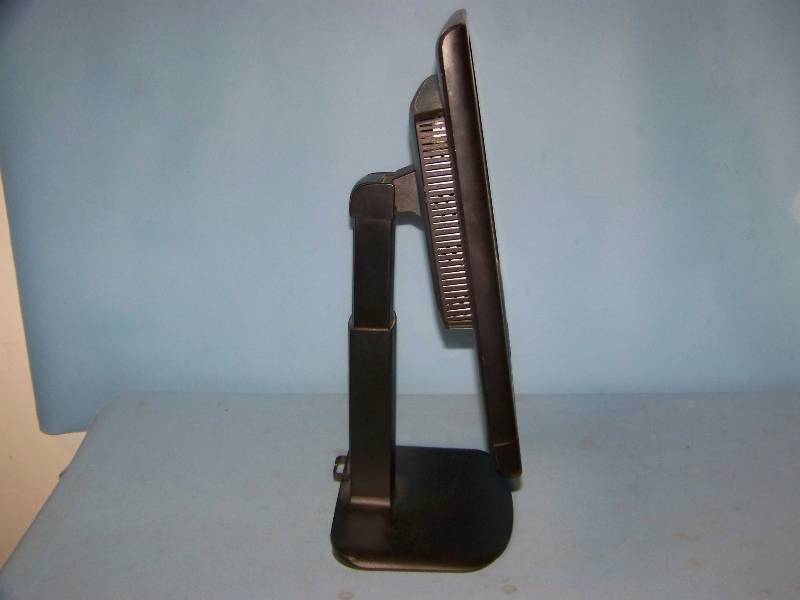 lot 14 image: 24, V7, LCD, Display  Monitor on Stand