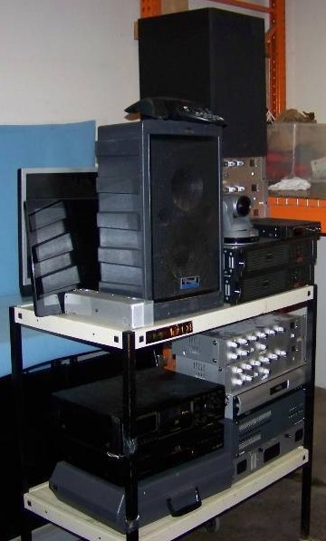 lot 96 image: Miscellaneous lot of Audio  Video items for PARTS  REPAIR