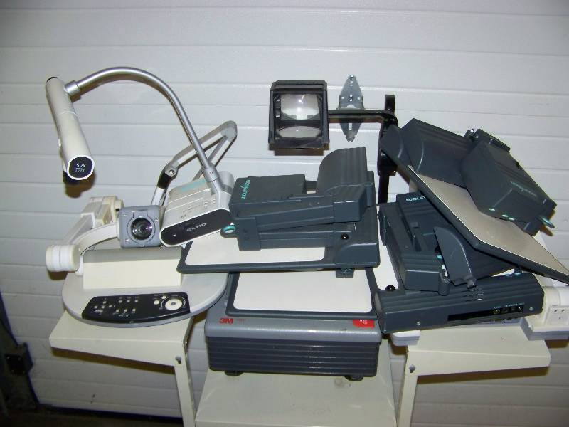lot 100 image: Miscellaneous lot of Document Cameras and Overhead Projector for PARTS  REPAIR