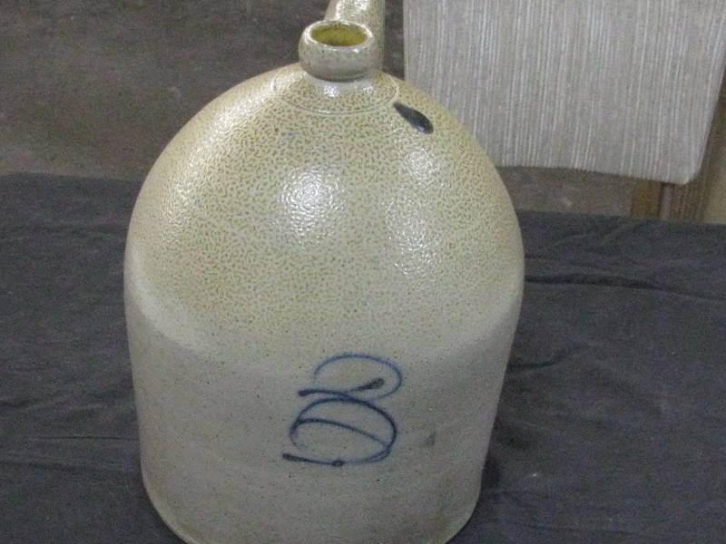 lot 2 image: Red Wing 3gl Salt Glaze Beehive Jug