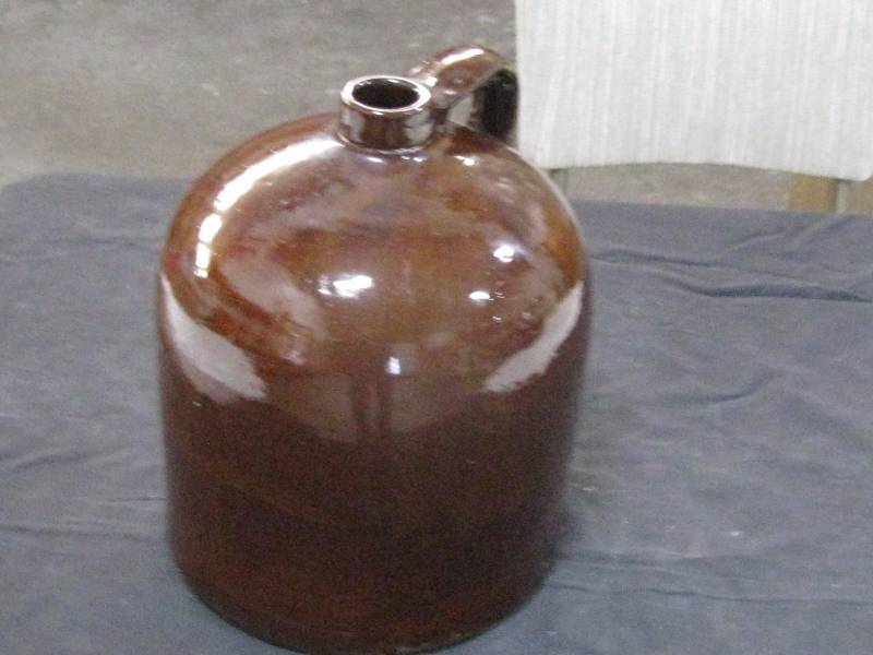 lot 4 image: Red Wing 2gl Slip Glaze Beehive Jug