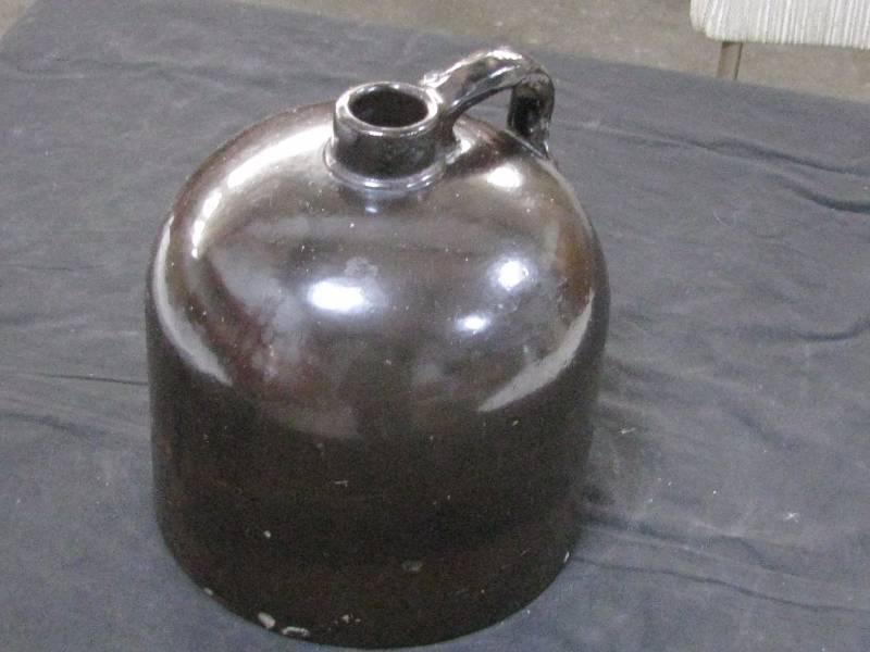 lot 5 image: Red Wing Minnesota Stoneware 1gl Slip Glaze Beehive Jug