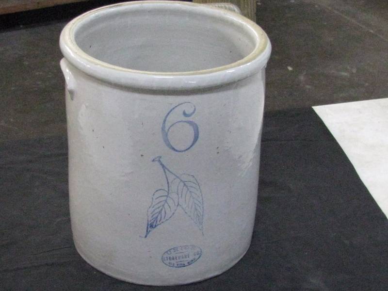 lot 10 image: Red Wing Union Stoneware 6gl Birch Leaf Crock