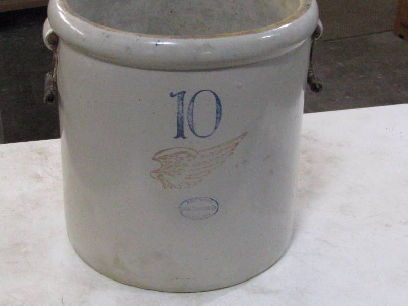 lot 11 image: Red Wing Union Stoneware 10gl Large Wing Crock