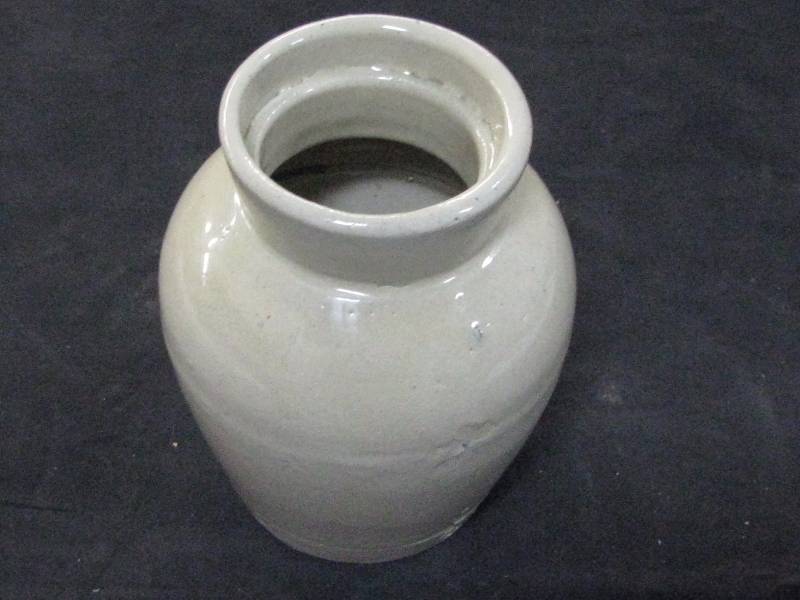 lot 27 image: Weymans Crock Snuff Jar