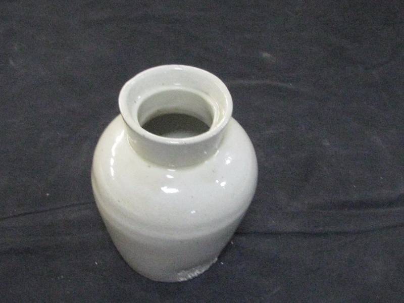 lot 28 image: Copenhagen Crock Snuff Jar