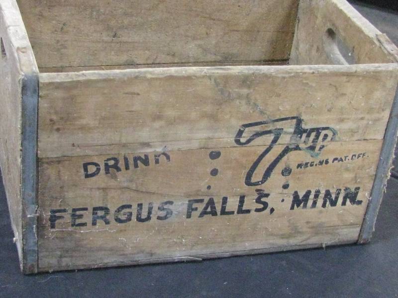 lot 36 image: Vintage Fergus Falls, Minn 7-UP Crate