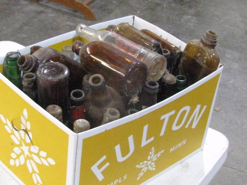 lot 37 image: Vintage Bottle Lot