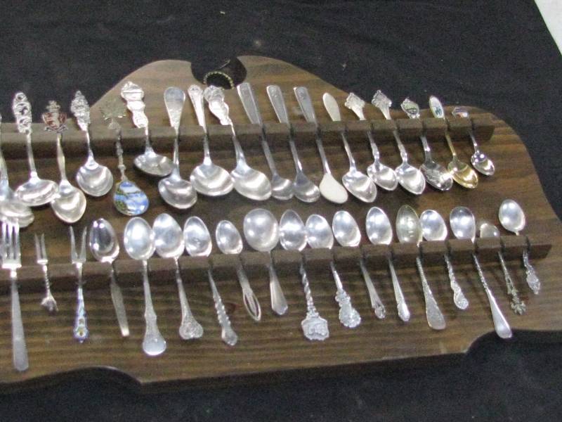 lot 43 image: Vintage Spoon Collection