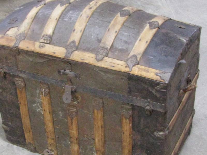 lot 46 image: Antique Steamer Trunk