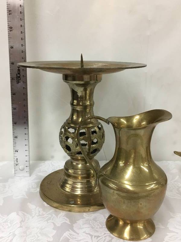 lot 7 image: 4 Piece Brass Lot