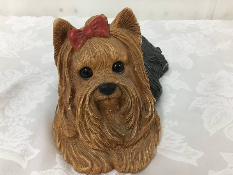 lot 8 image: Sandcast Yorkie