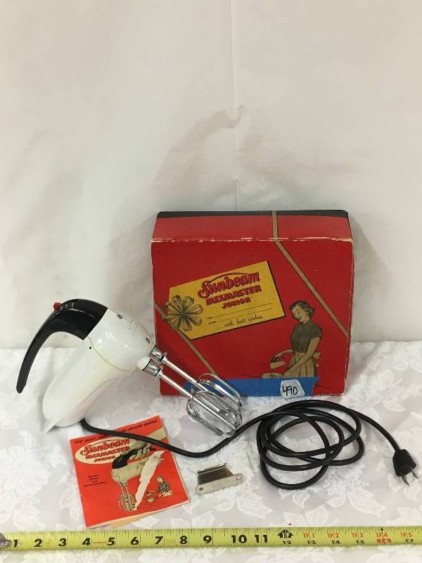 lot 14 image: Vintage Sunbeam Mixer