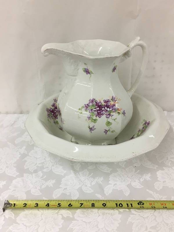 lot 17 image: Vintage Vashti Pitcher & Basin