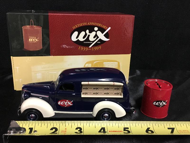 lot 20 image: 1939 Die Cast Chevrolet Panel Truck
