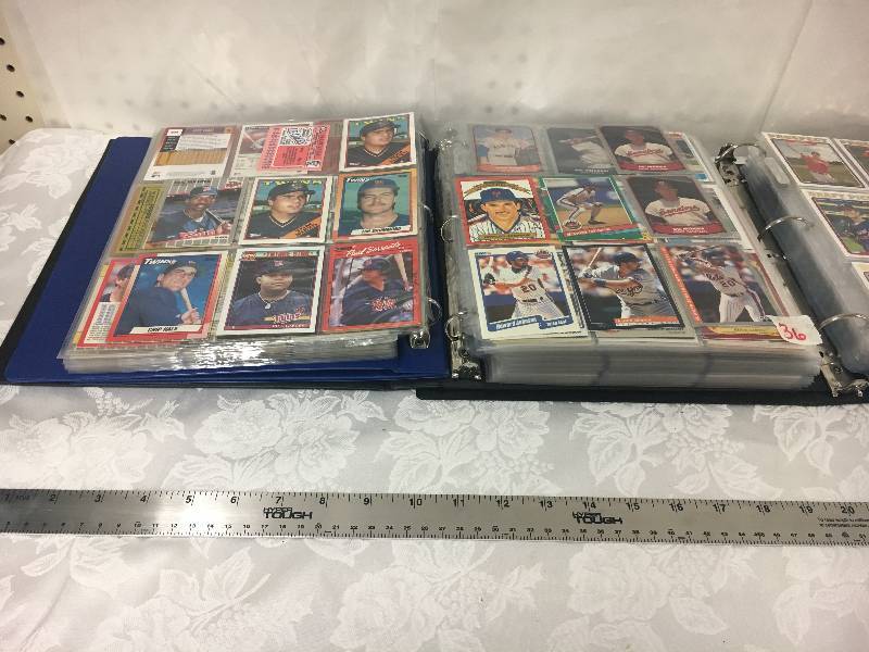 lot 36 image: 4 Piece Lot of Baseball Cards