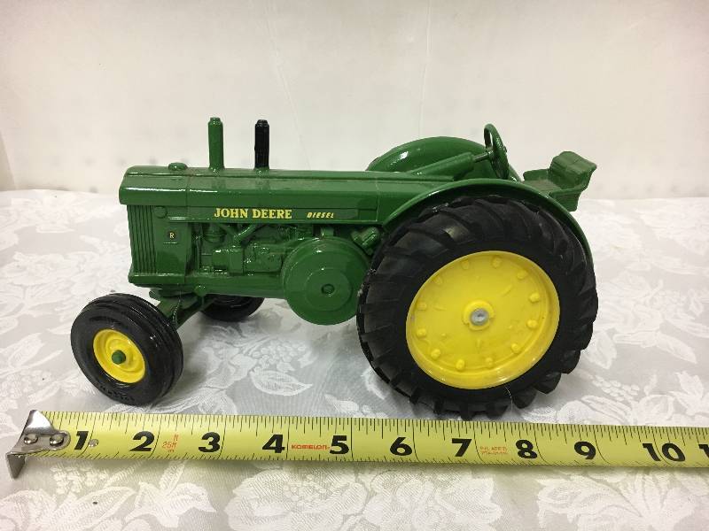 lot 45 image: John Deere Die Cast Tractor