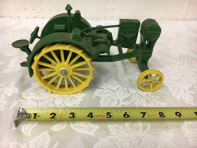 lot 46 image: John Deere Die Cast Tractor