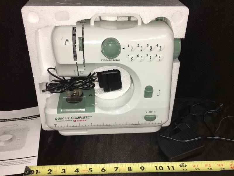 lot 65 image: Singer Quikfix Complete Sewing Machine