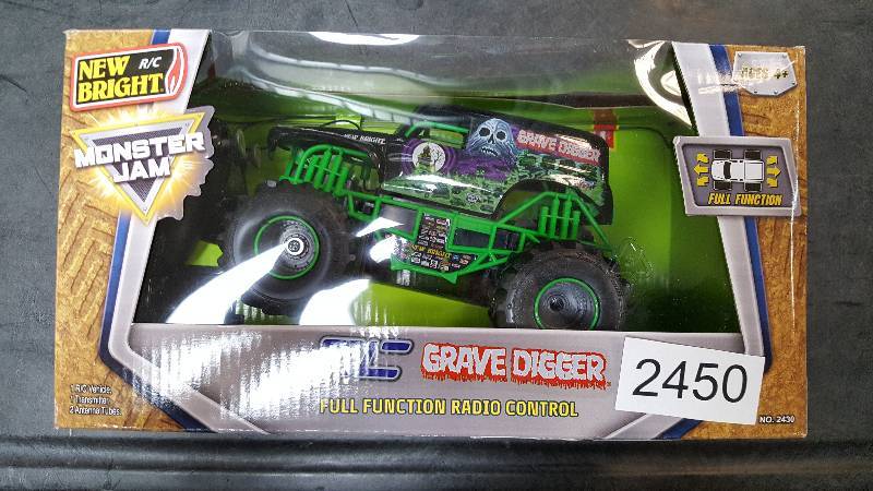 lot 2450 image: New Bright 124-Scale Remote-Controlled Monster Jam Grave Digger Truck