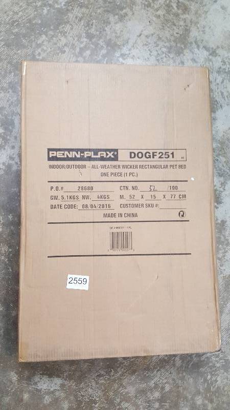 lot 2559 image: Dog Life 29-12 x 20 Rectangle Dog Bed
