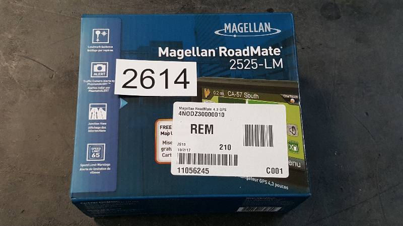 lot 2614 image: Magellan RoadMate 4.3 Touch Screen GPS Navigator with FREE Lifetime Map Updates - RM2525SGLUC