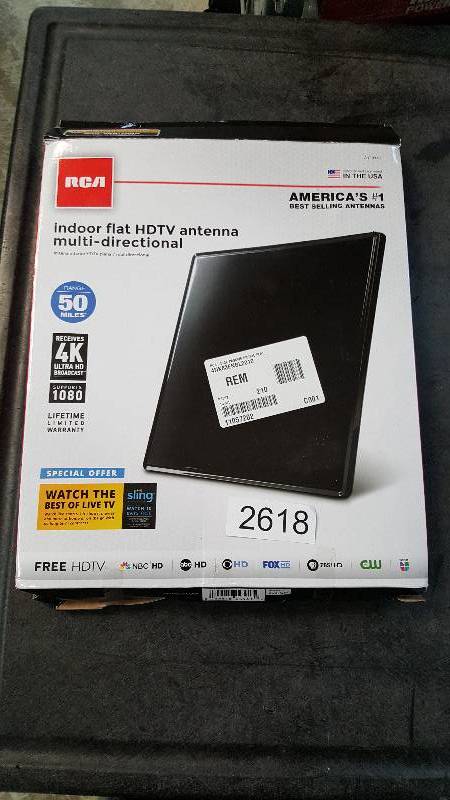 lot 2618 image: RCA Large Passive Digital Flat Indoor Antenna - Gloss Black